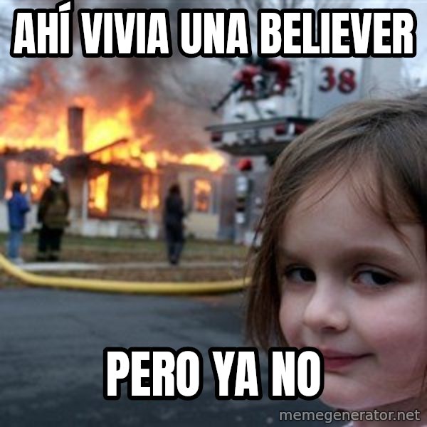 Disaster Girl meme: Ahí vivia una believer / pero ya no